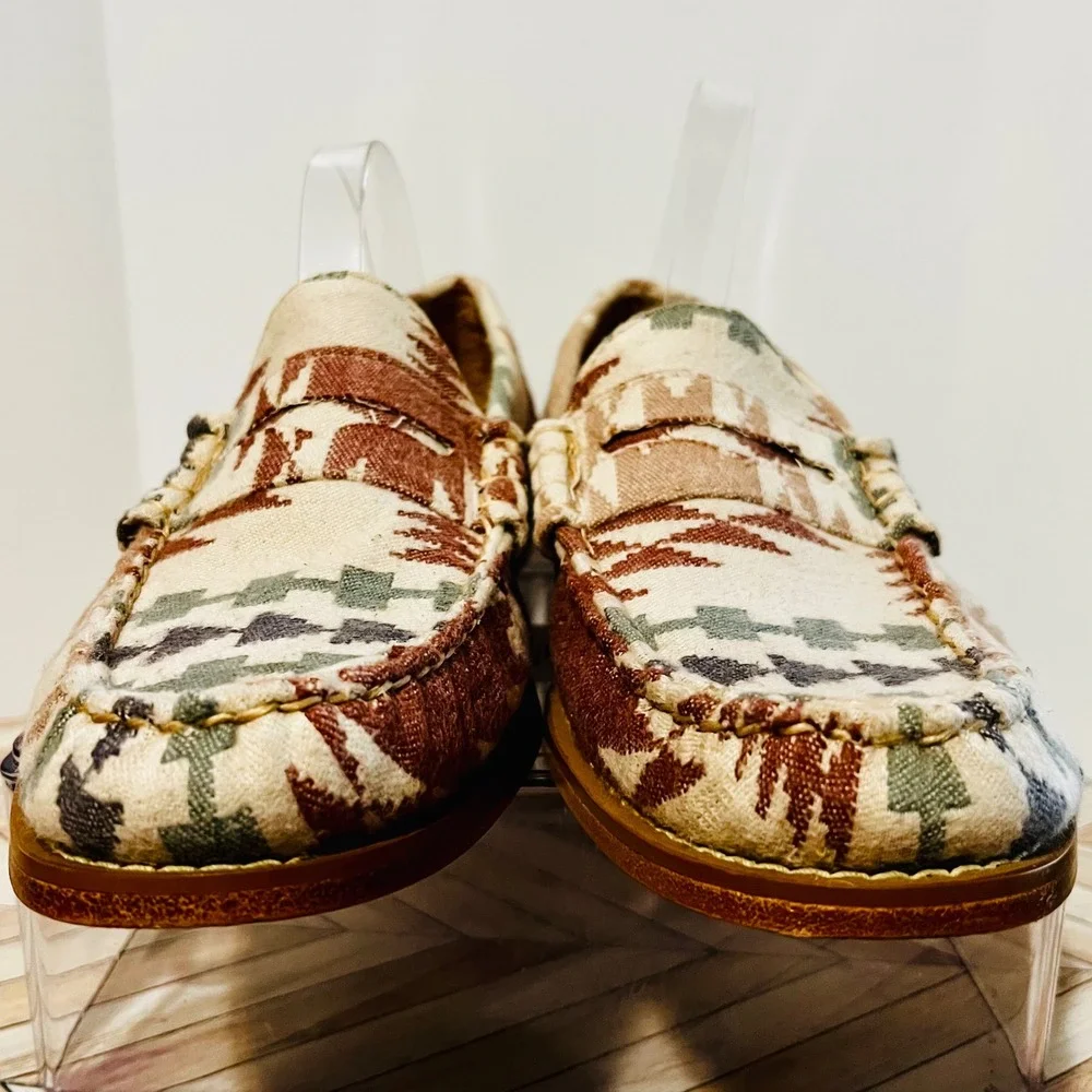 GH Bass Weejuns Larson Flannel Loafers Men 9 D Tan Brown Southwest Aztec Preppy